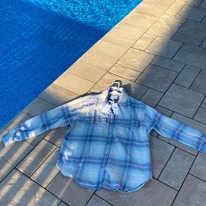 AMERICAN EAGLE blue and white flannel